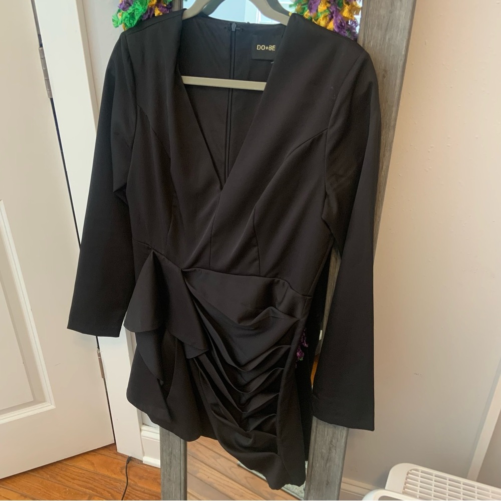 Black Long-Sleeve V-Neck Mini Cocktail Dress—Size L